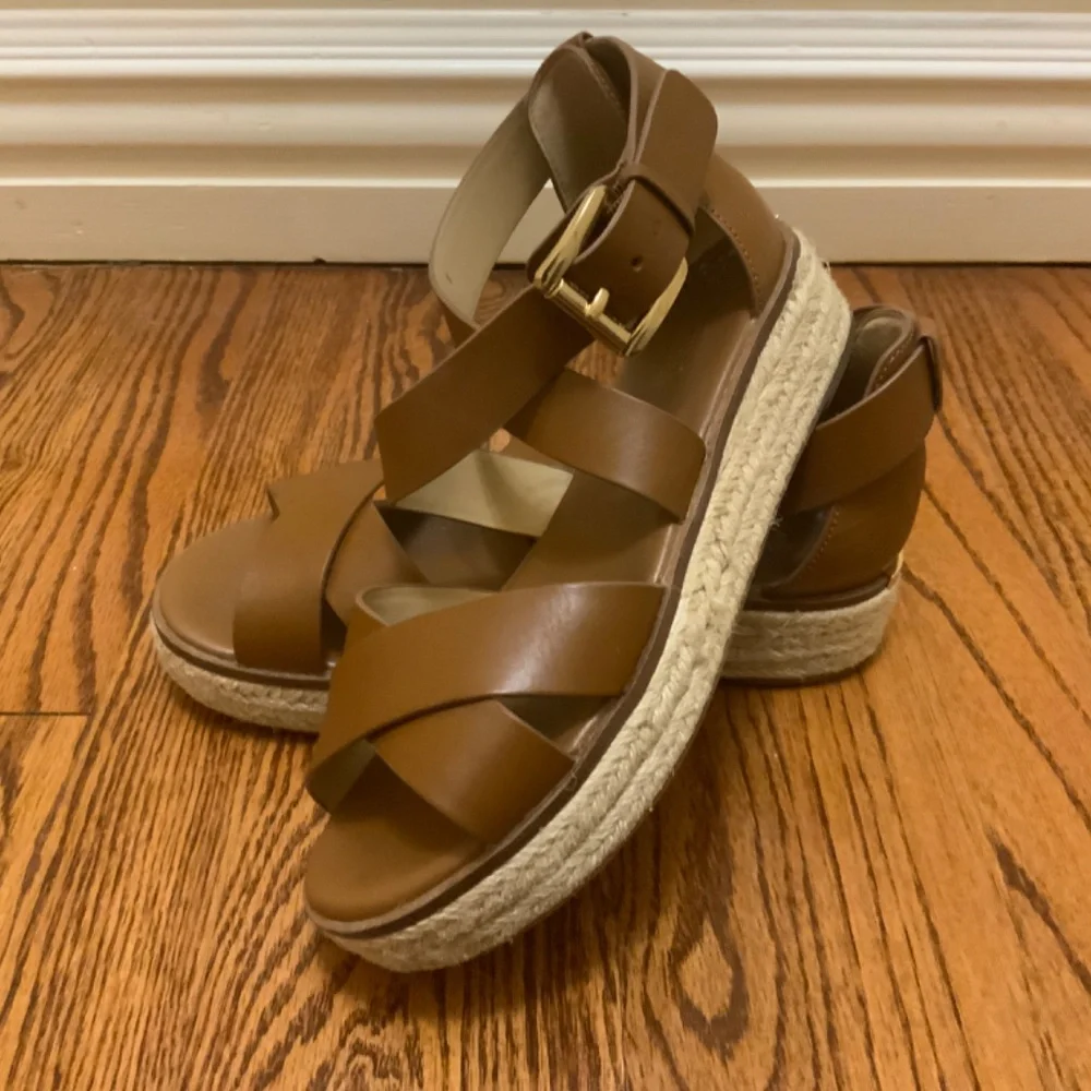 Shoes - Picture 6 of 9